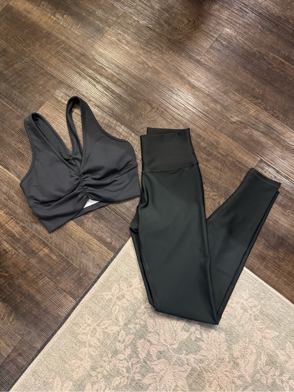 NWT - ALO YOGA - Charcoal Green Matching Bra + Leggings